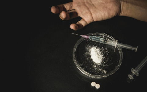 Arrestato a Carrara con 14 dosi di cocaina in piazza Alberica