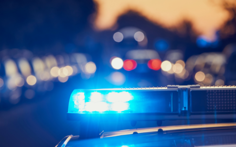 Tragedia in segheria: un uomo schiacciato da una lastra di marmo