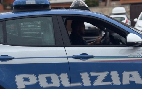 Arrestato uomo per violenze sulla compagna davanti alla figlia di un anno