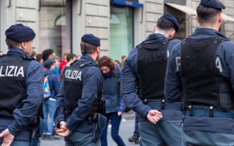 Due arresti per la rapina alla tabaccheria di Avenza