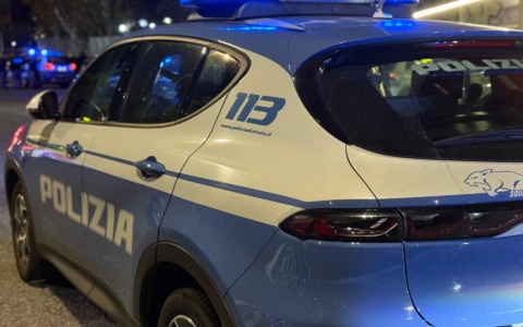 Arrestato per violenza domestica davanti alla figlia di un anno