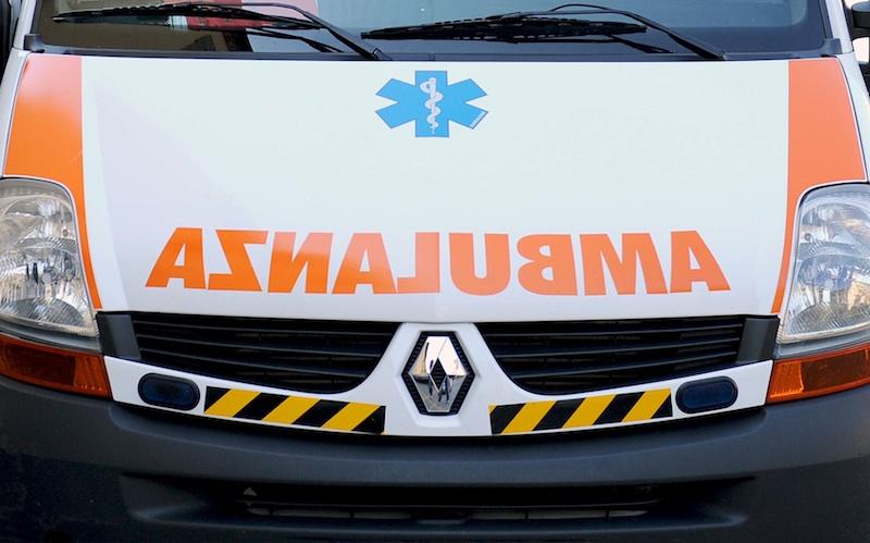 Fungaiolo di 78 anni precipita in un dirupo: è grave