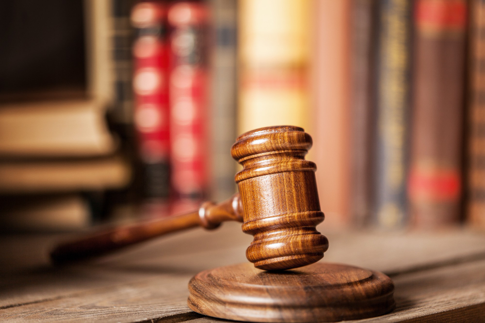Padre accusato di violenza sessuale, in attesa di giudizio